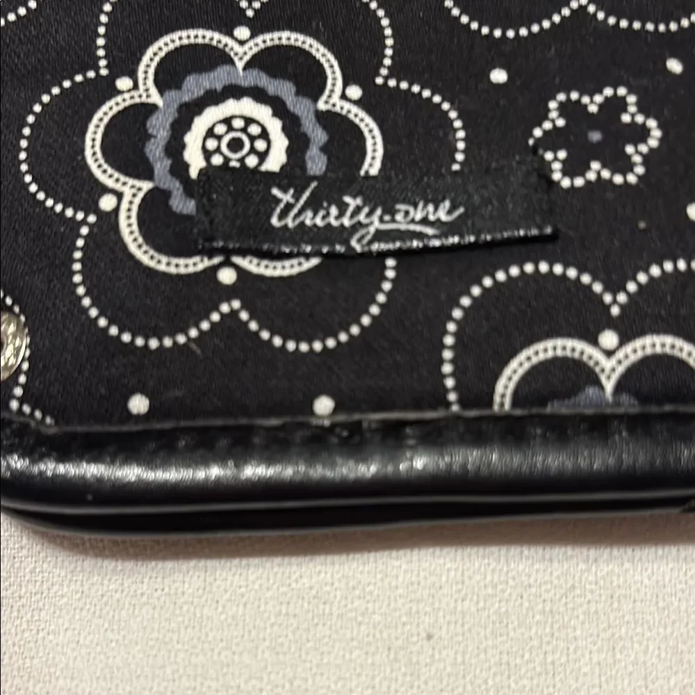 Thirty-One Black Floral Key & Card Holder